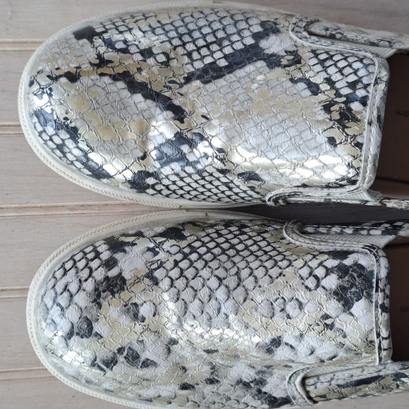 Time and Tru Girl Animal Print Gold Shiny Slip On Sneakers - Picture 2 of 9